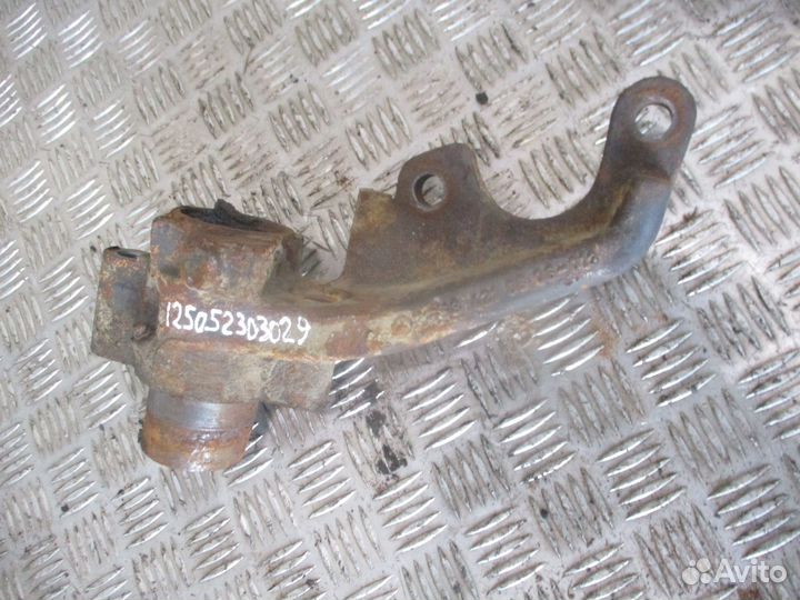 Кронштейн тормозной камеры Mercedes-Benz A65842106