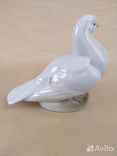 Фарфоровая статуэтка Голубь Гжель