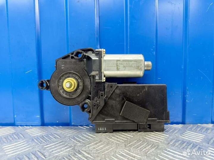 Моторчик стеклоподъемника задний правый Audi A8 D3