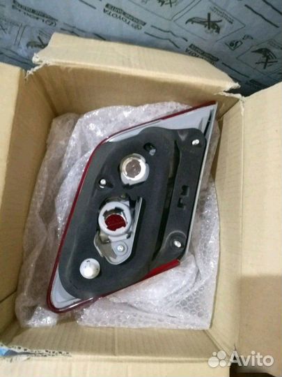 Фонарь багажника левый Toyota Camry 40