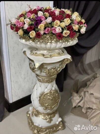 Ваза цветочная на тумбе