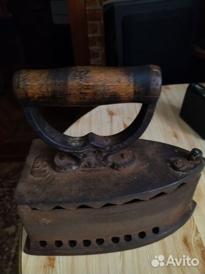 Чугунная сковорода СССР чугуны и угольный утюг