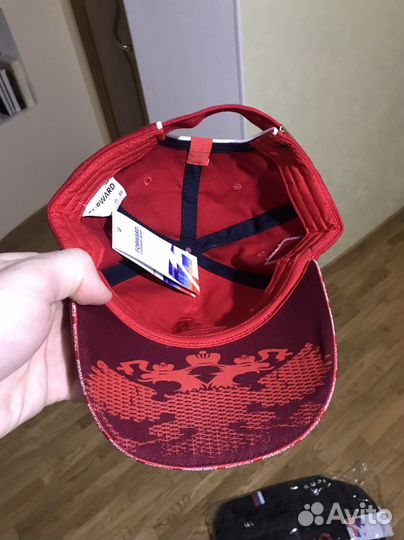 Бейсболка красная forward
