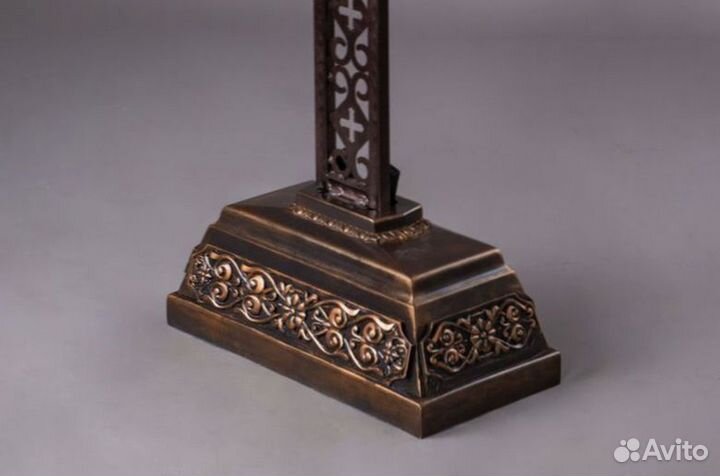 Крест на могилу с цветником