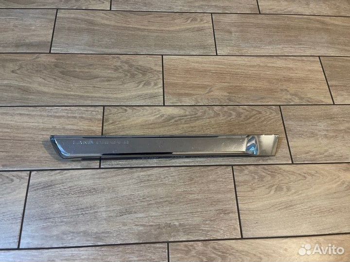 Накладка двери задняя правая Toyota Land Cruiser