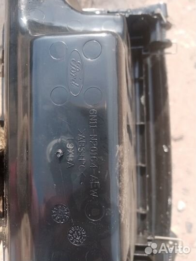 Бардачок в торпедо Ford Fusion