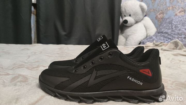 Кроссовки новые