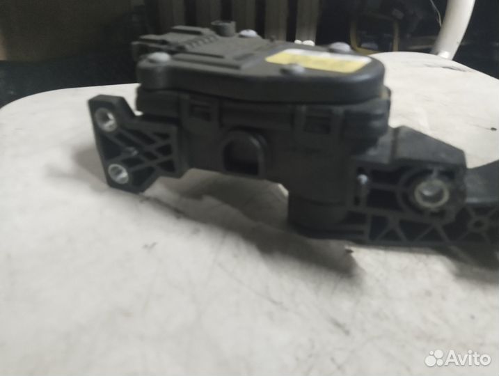 Педаль газа Audi Q7 06 7L0723507D