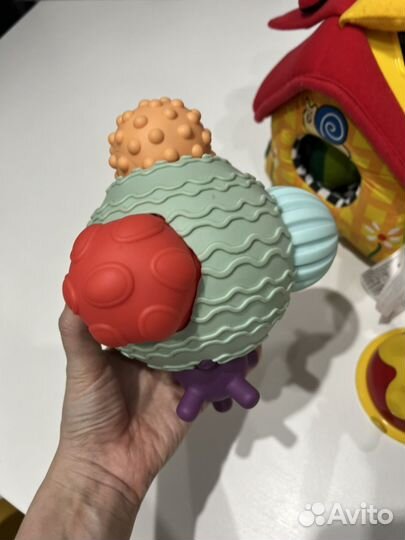 Пакет фирменных игрушек для малыша