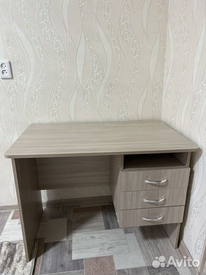 Письменный стол