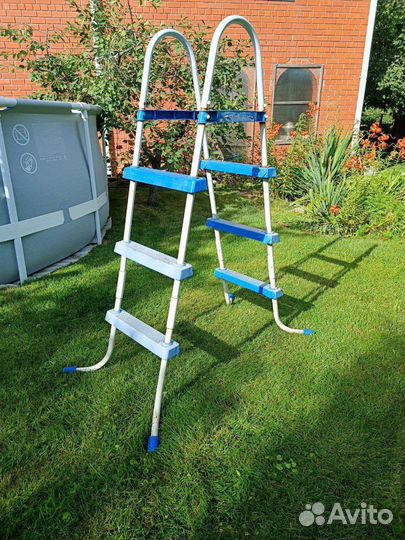 Лестница для бассейна