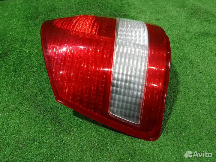 Фонарь задний правый Toyota Alphard MNH10 1MZ-FE