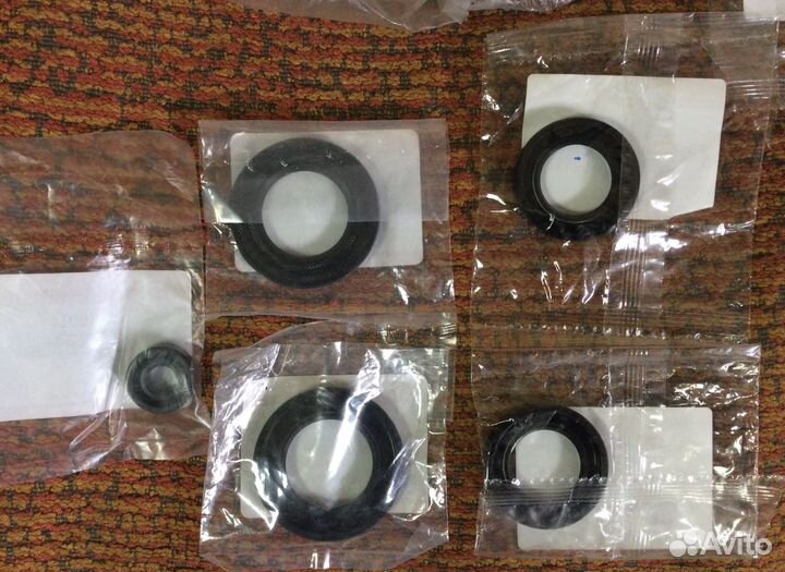 Комплект сальников редуктора Suzuki DF100-DF140A