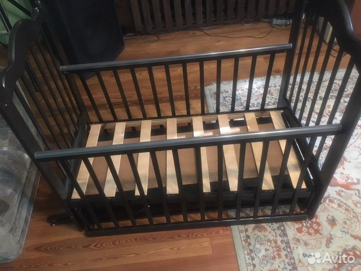 Детская кровать с маятником