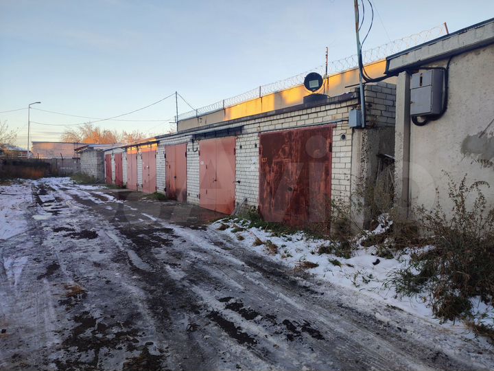 Гараж, > 30 м²