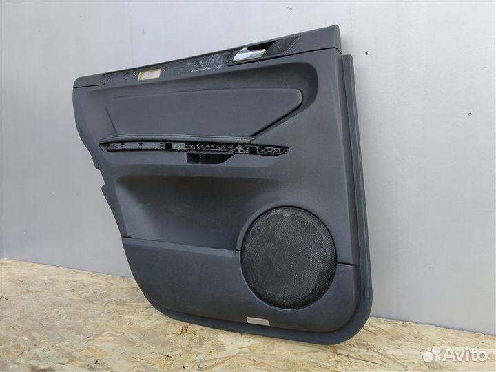 Обшивка двери задняя левая Mercedes Gl-Class X164