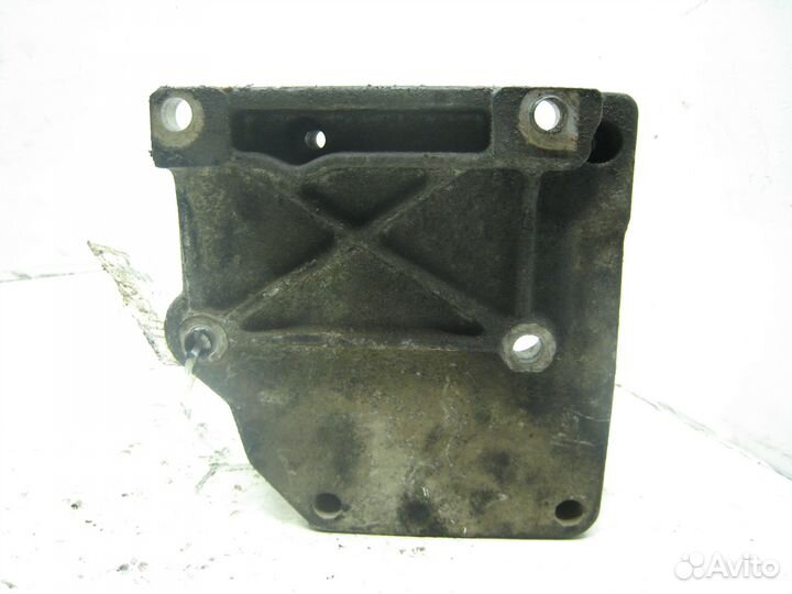 Кронштейн компрессора кондиционера воздуха Пежо