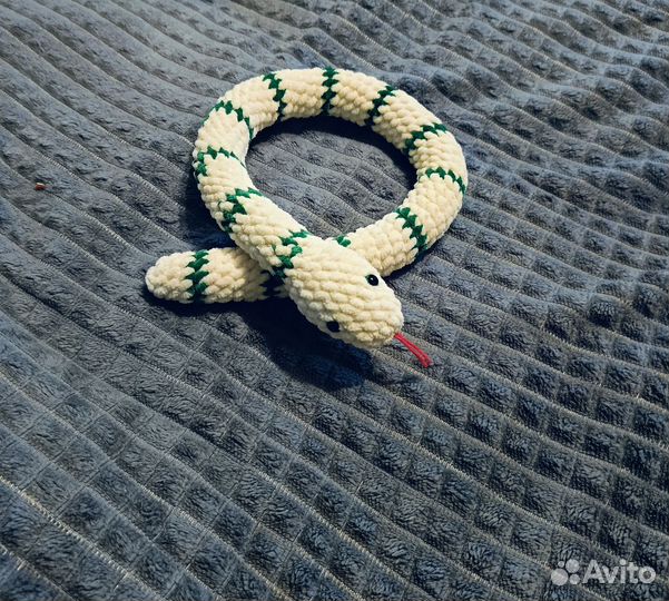 Змея плюшевая