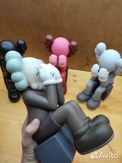 Kaws фигурка Кавс большая 28см Passing Through