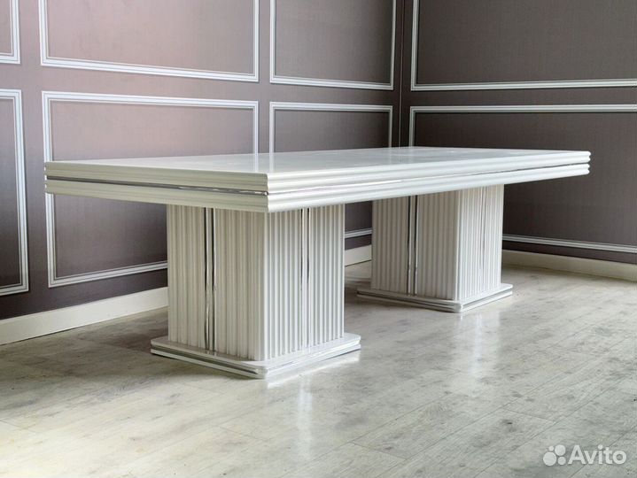 Обеденный стол