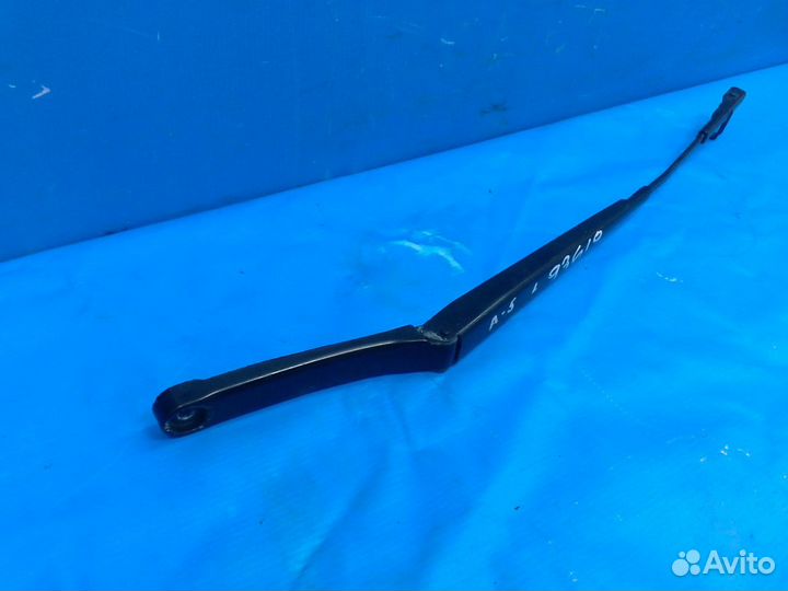 Поводок стеклоочистителя передний левый Skoda Octa