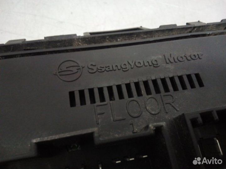 Блок предохранителей Ssangyong Kyron 2.7 D27D