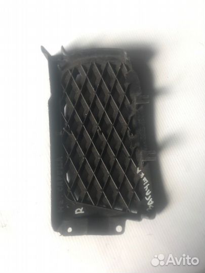 Заглушка бампера передняя правая Mazda Capella