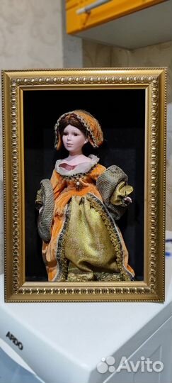 Кукла фарфоровая