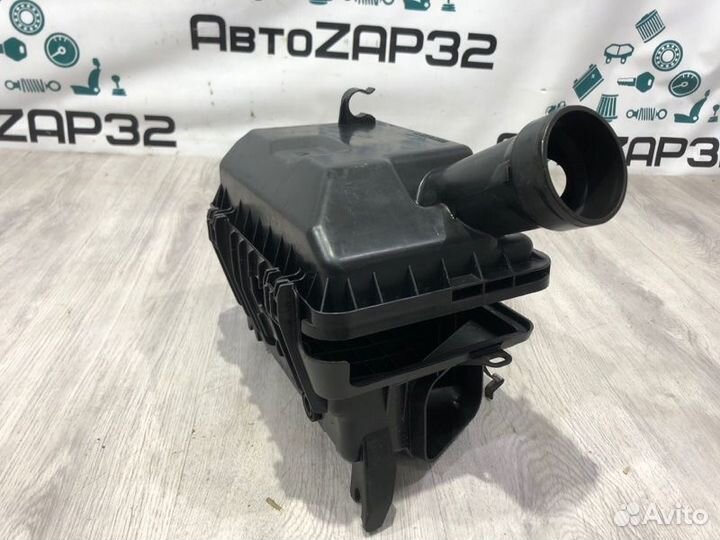 Корпус воздушного фильтра Mitsubishi Lancer 10