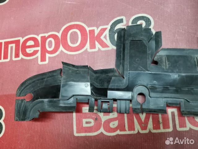 Дефлектор радиатора передний левый Audi A4