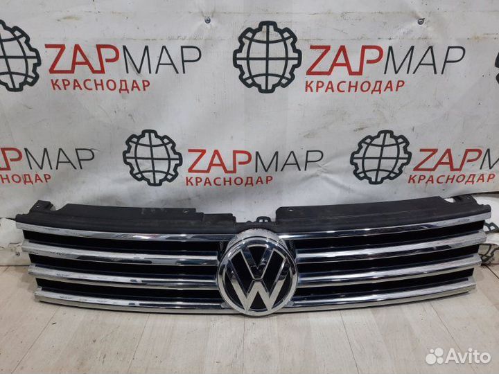 Решетка радиатора Volkswagen Touareg NF Рест
