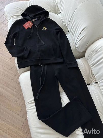 Костюм спортивный