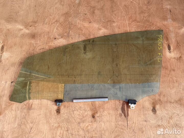 Стекло двери переднее Toyota Prius ZVW30