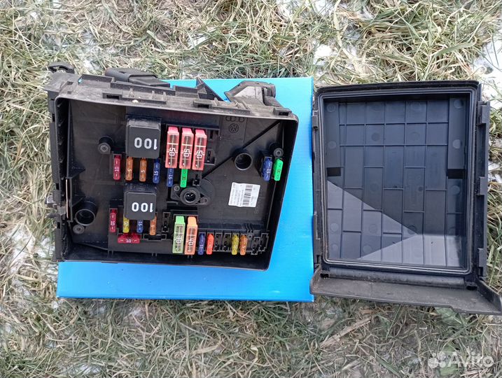 Блок предохранителей моторный Шкода Суперб 2012 г