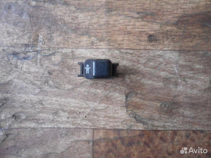 Кнопка блокировки стеклоподъемников Mercedes Benz