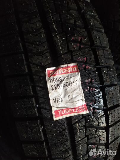 Bridgestone Blizzak VRX 225/60 R17