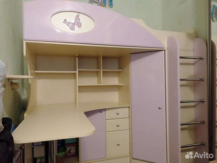 Двухъярусная кровать со столом