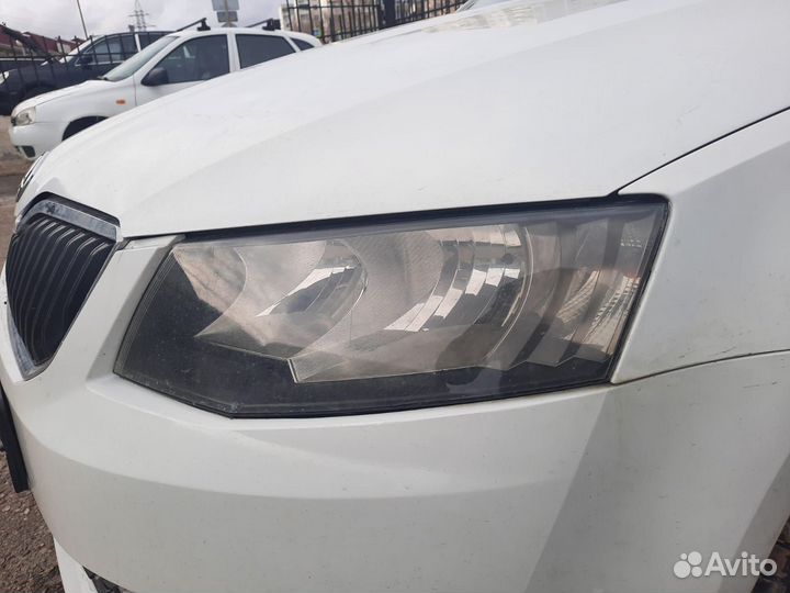 Фара левая Skoda Octavia a7