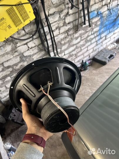 Сабвуфер jbl