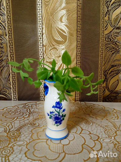 Миниатюрная керамическая вазочка