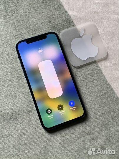 Телефон iPhone 12