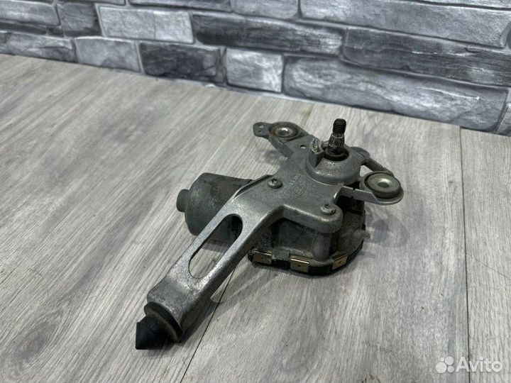 Моторчик стеклоочистителя передний правый Ford