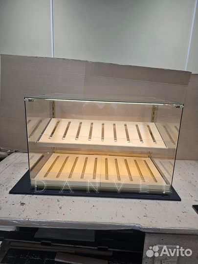 Настольная витрина Danvel