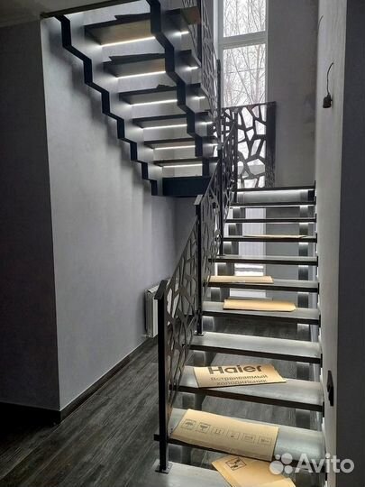 Лестница с площадкой на второй этаж