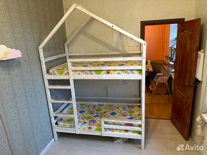 Двухъярусная кровать