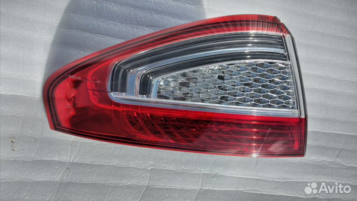 Фонарь задний левый наружный на Ford Mondeo IV