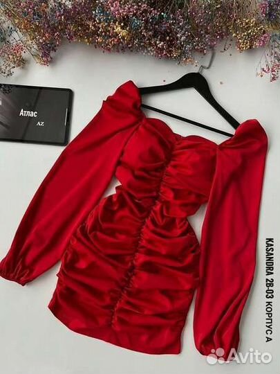 Платье из атласа