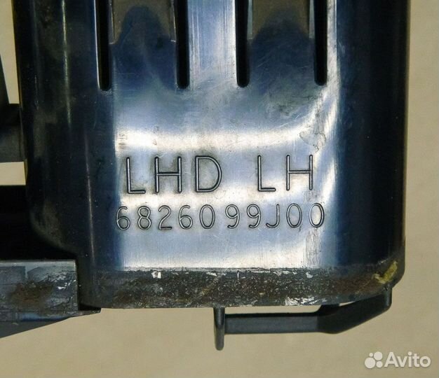 Дефлектор воздушный центральный Nissan Primera P10