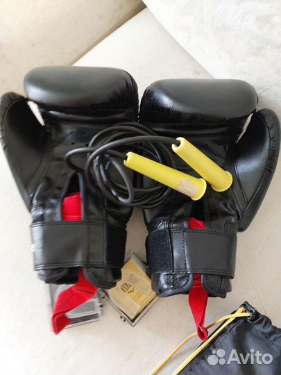 Боксерские перчатки 12 oz everlast