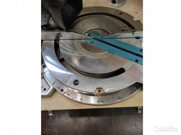 Торцовочная пила Makita LS1219